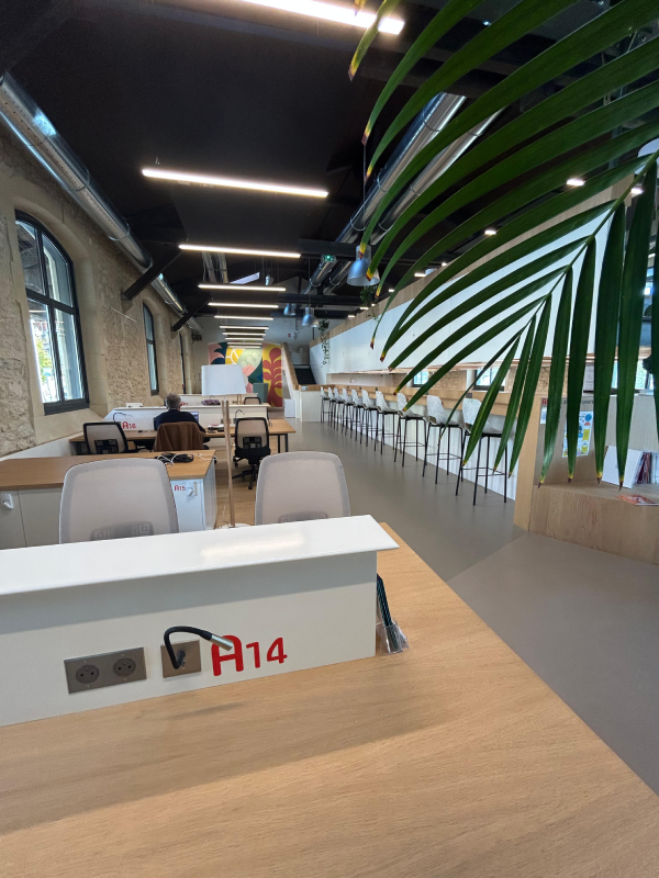 un espace de coworking moderner à carpentras